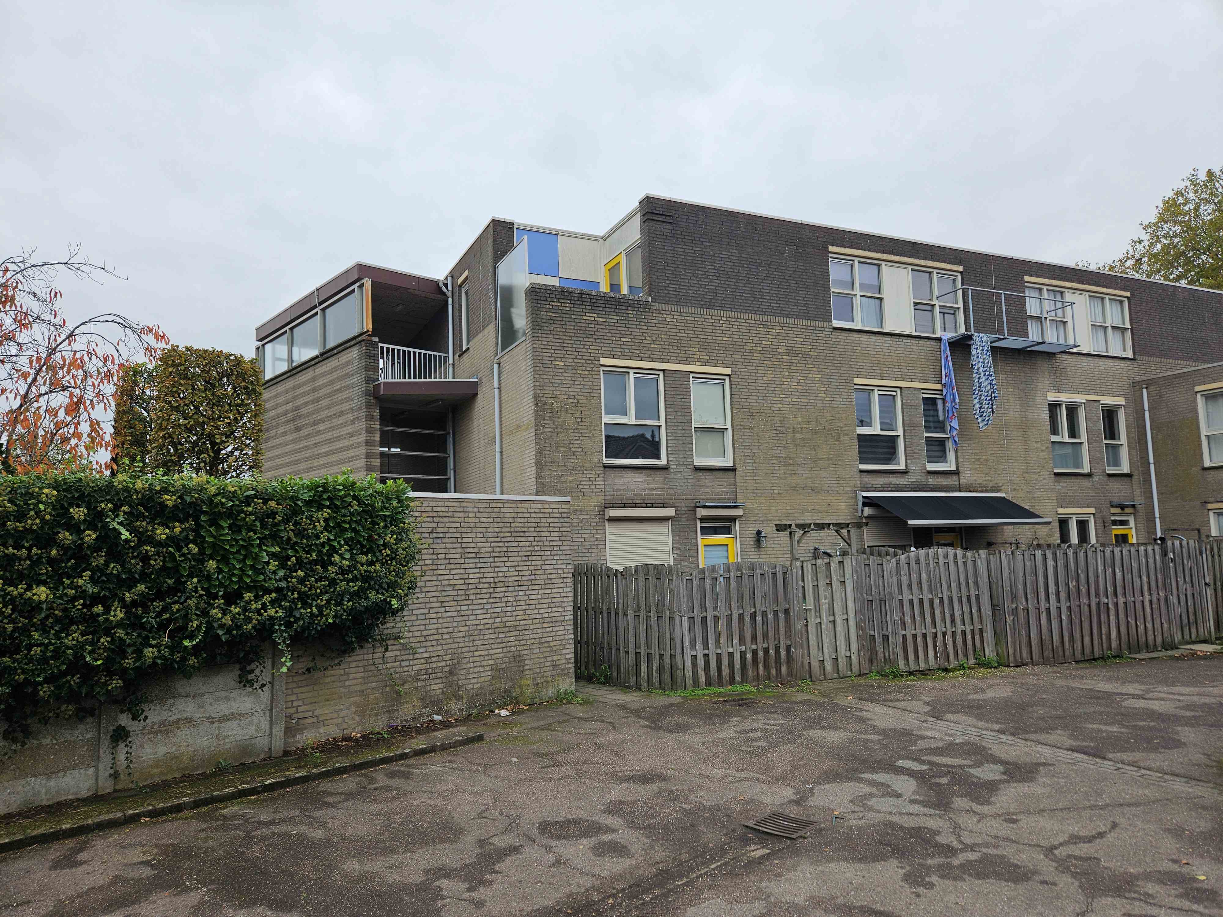 Pastoor Erasstraat 1